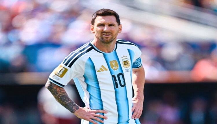 قميص ميسي الأخير مع الأرجنتين يحمل رسالة خفية داخل الرقم 10