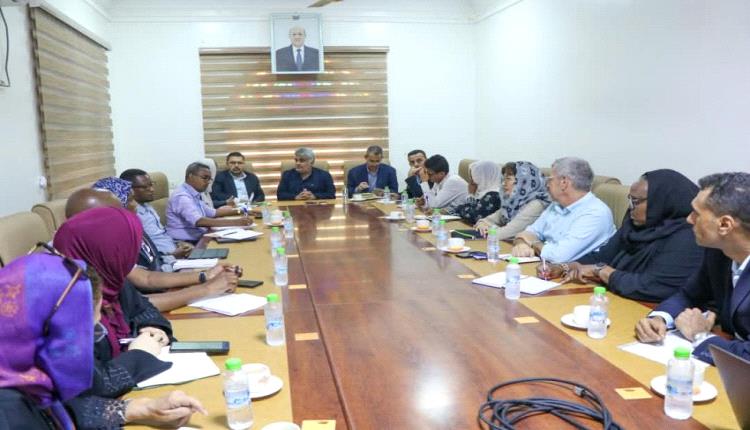 اجتماع بعدن يبحث تنسيق جهود الاستجابة الانسانية للنازحين