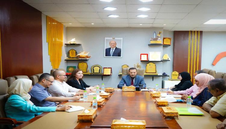 المحافظ شيخ يبحث مع وفد أممي سبل دعم وتمكين المرأة في العاصمة عدن