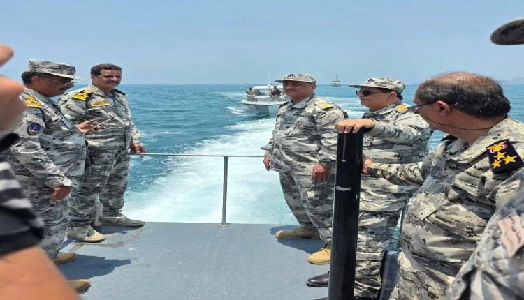 قائد خفر السواحل اليمنية: سفن تهريب الحوثيين لم تعد تخفي تحركاتها في البحر الأحمر
