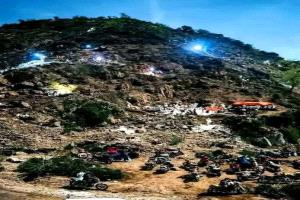 مأساة الذهب في اليمن.. 6 قتلى و14 عالقاً تحت الأنقاض في انهيار منجم بدائي بحجة