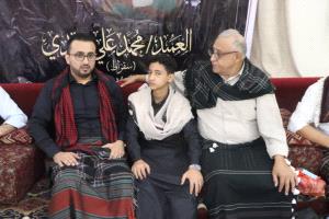 الوزير العولقي يقدم واجب العزاء في وفاة العميد "سقراط"