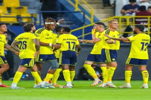 النصر يقبل هدية الهلال ويهدد صدارته بفوز صعب على أبها