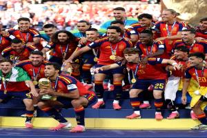 مكافأة المونديال.. نجم إسبانيا يتنازل عن مليون يورو لموظفي الاتحاد