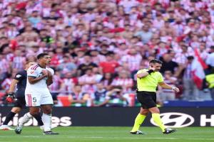 تقييم فاضح لحكم ديربي مدريد.. أداء مرعب سيقوده للتجميد