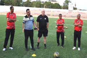 عرفات محمد يلتقي بعثة المنتخب الوطني ويؤكد تسخير كافة الإمكانيات لإنجاح التحضيرات لخليجي 27