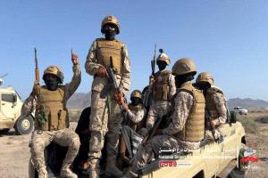 8 ضحايا بين شهيد وجري في صفوف قوات درع الوطن جراء صاروخ حوثي استهدفها في خور عميرة بلحج