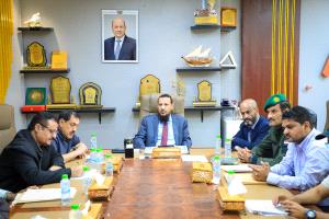 عاجل / محافظ عدن عبدالرحمن شيخ يعلن بدء العمل بكسر الاحتكار واستيراد الغاز من الخارج 