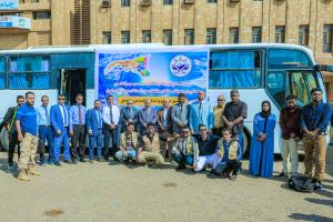 وزير النقل ورئيس جامعة عدن يدشنان مشروع النقل الجماعي المجاني لطلاب جامعة عدن
