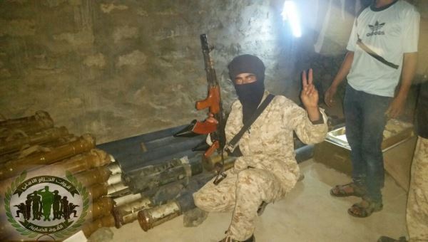 لحج : قوات الحزام الامني تضبط مخزن اسلحة بيافع "صور"