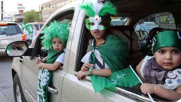  #اليوم_الوطني السعودي ينعش بيع الأعلام والصور الوطنية