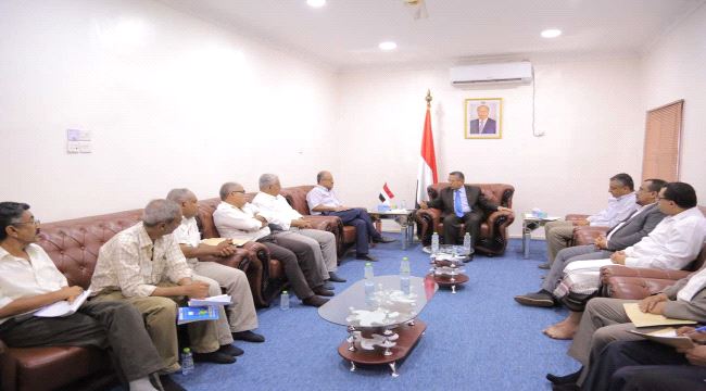 رئيس الوزراء يوجه بصرف مرتبات محافظة تعز كبقية المحافظات المحررة على أساس 2014م