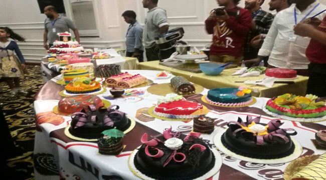 مصنوعات محلية جسدت أبرز معالم عدن وحلوياتها .. في معرض عدن الأول لفنون الكيك"صور"