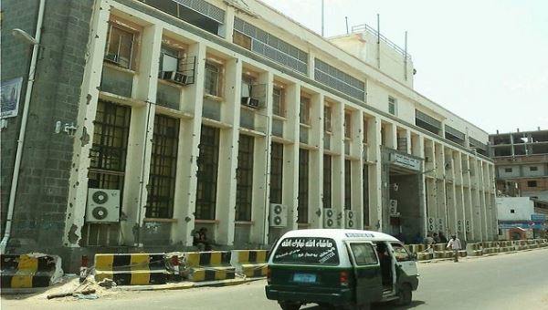 مدير البنك المركزي عدن: الحوثيون عرقلوا مرتبات 3 أشهر