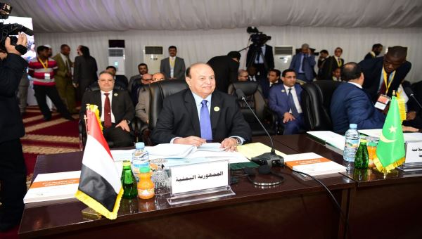 الرئيس هادي في القمة العربية : لا حل في اليمن الا بتطبيق القرار 2216 .. ( نص الكلمة )