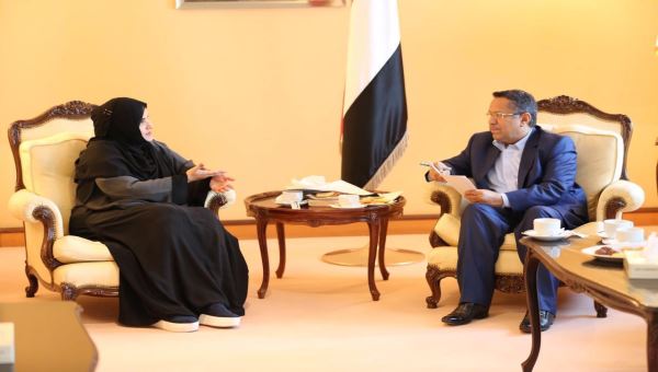 رئيس الحكومة يثمن الدعم الإماراتي ويمنح قطعة أرض لمشروع خيري ومستشفى في عدن