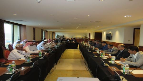 الوفد الحكومي لمشاورات الكويت يطالب سفراء الدول الـ 18 بمواقف واضحة