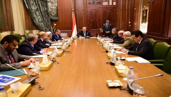 عاجل : الرئيس هادي يوافق على مبادرة الامم المتحدة ويفوض الوفد الحكومي بالتوقيع عليها في الكويت