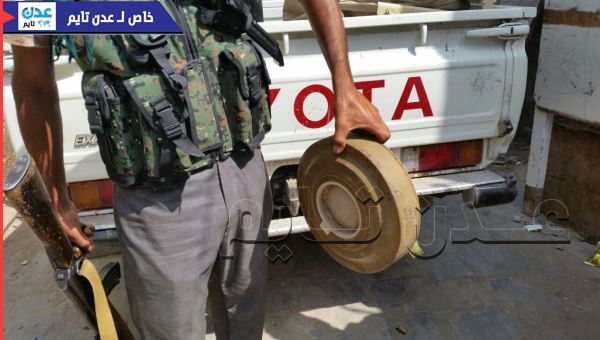 صبيحة ذكرى الاستقلال ..العثور على لغم مضاد للدبابات وسط حارة في حوطة لحج " صور" 
