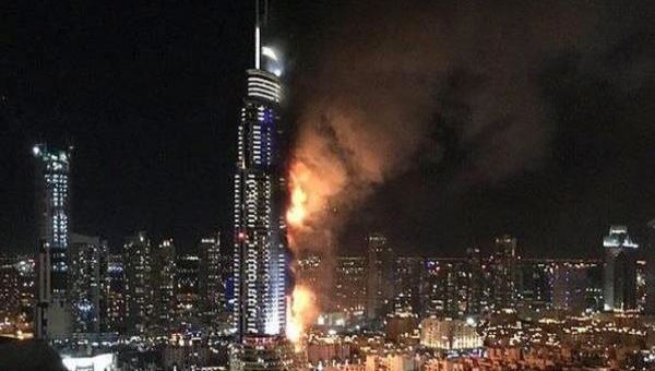  حريق ضخم في أحد أشهر فنادق دبي ولا اصابات 